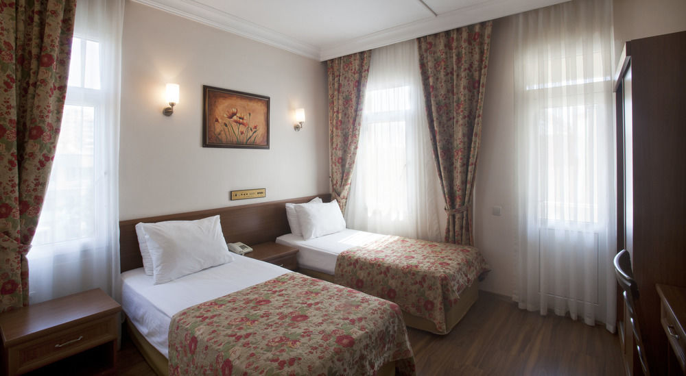 Готель Triana 3*